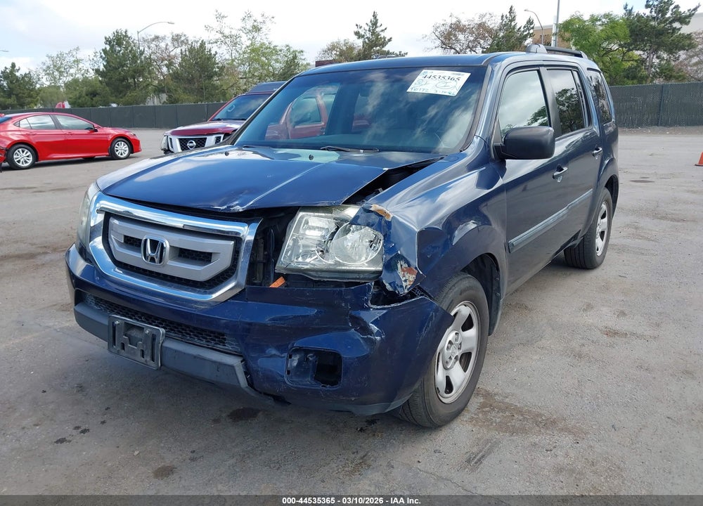 2011 HONDA PILOT LX VIN: 5FNYF4H23BB025638