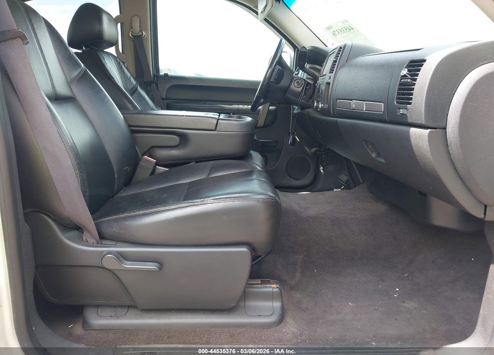 2013 CHEVROLET SILVERADO 1500 LT VIN: 3GCPCSE03DG370130