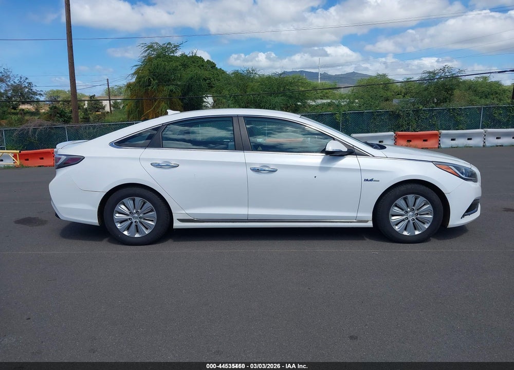 2017 HYUNDAI SONATA HYBRID SE VIN: KMHE24L33HA065438