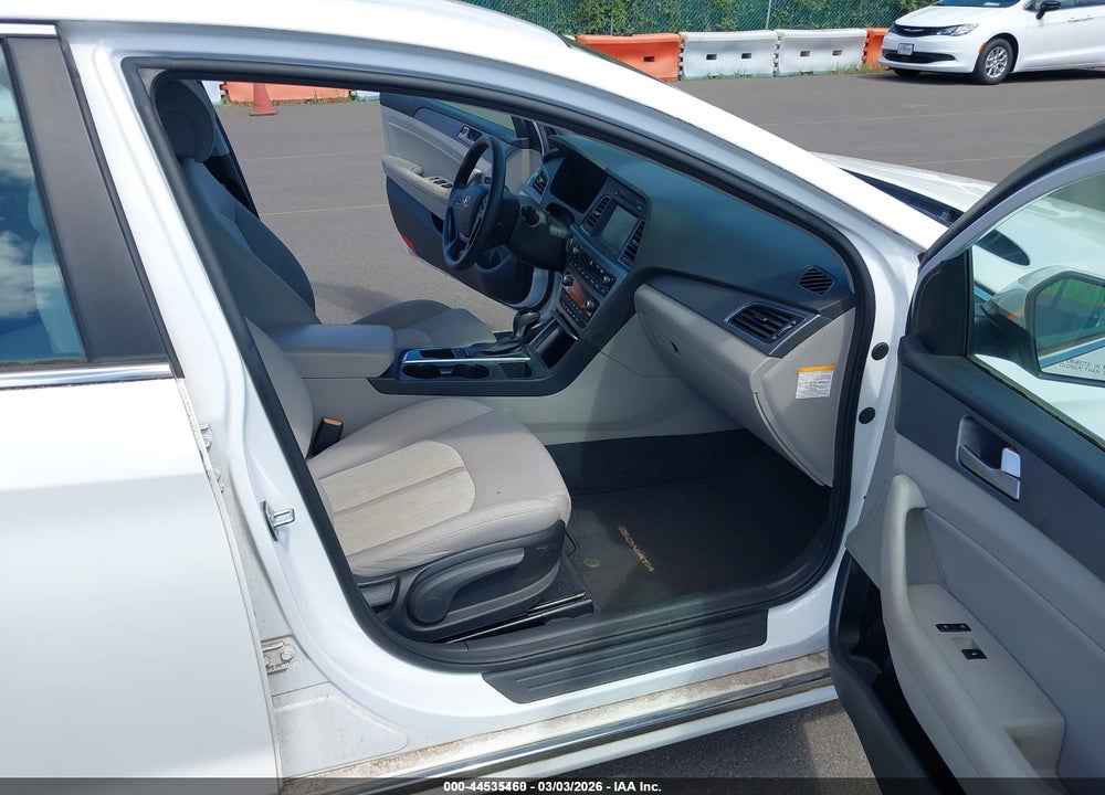2017 HYUNDAI SONATA HYBRID SE VIN: KMHE24L33HA065438