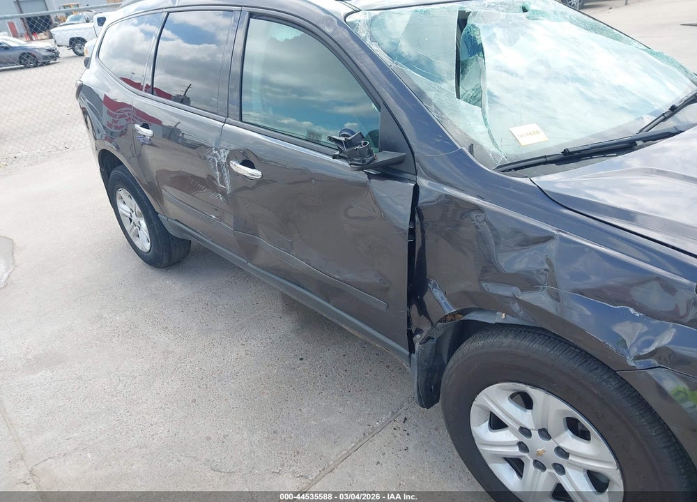 2014 CHEVROLET TRAVERSE LS VIN: 1GNKRFKD2EJ245280