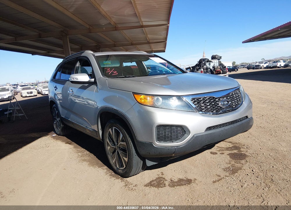2011 KIA SORENTO LX V6 VIN: 5XYKT4A24BG136457