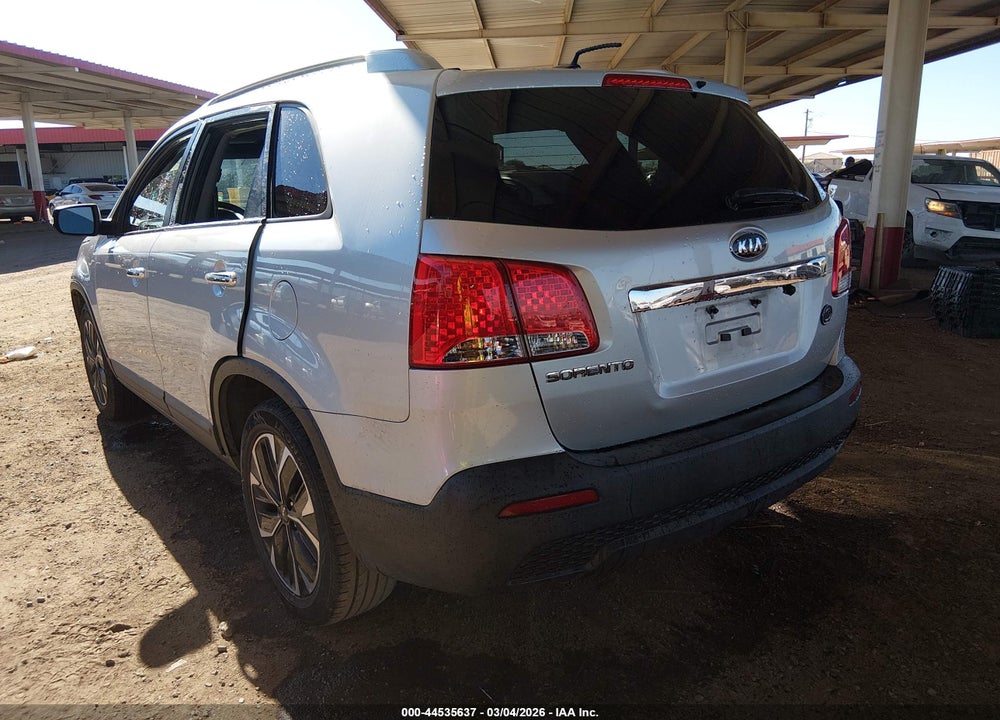 2011 KIA SORENTO LX V6 VIN: 5XYKT4A24BG136457