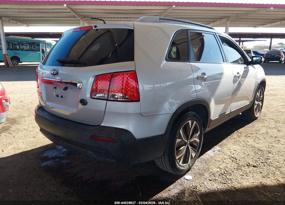 2011 KIA SORENTO LX V6 VIN: 5XYKT4A24BG136457
