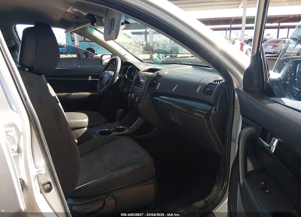2011 KIA SORENTO LX V6 VIN: 5XYKT4A24BG136457