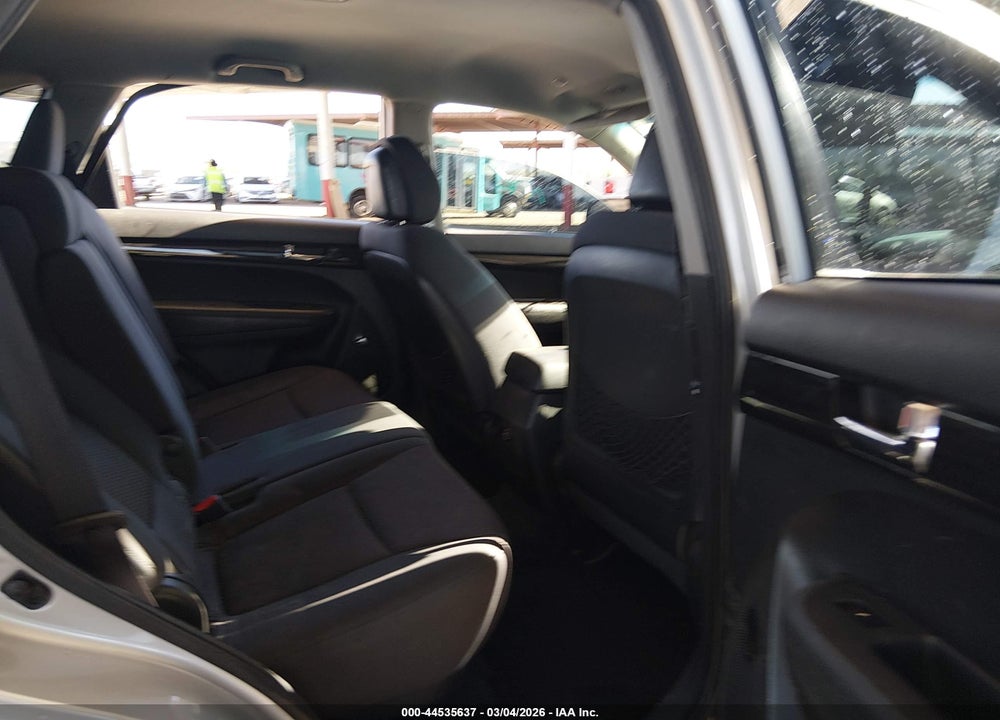 2011 KIA SORENTO LX V6 VIN: 5XYKT4A24BG136457