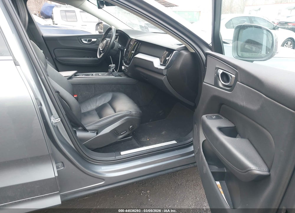 2020 VOLVO XC60 T5 MOMENTUM VIN: YV4102DK6L1553923