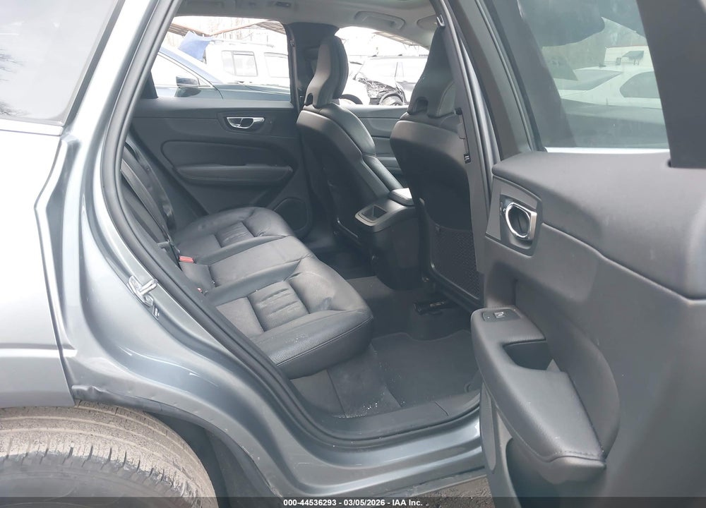 2020 VOLVO XC60 T5 MOMENTUM VIN: YV4102DK6L1553923