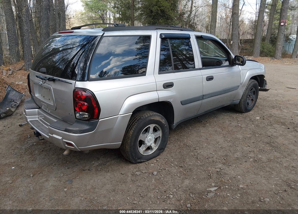 2005 CHEVROLET TRAILBLAZER LS VIN: 1GNDS13S452357179