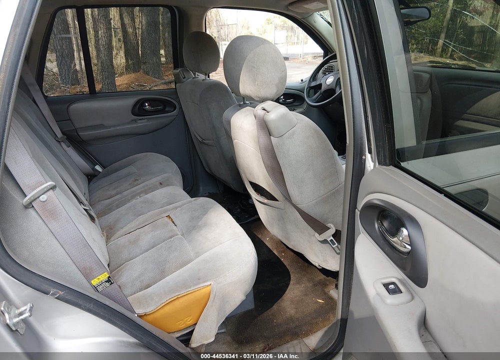 2005 CHEVROLET TRAILBLAZER LS VIN: 1GNDS13S452357179