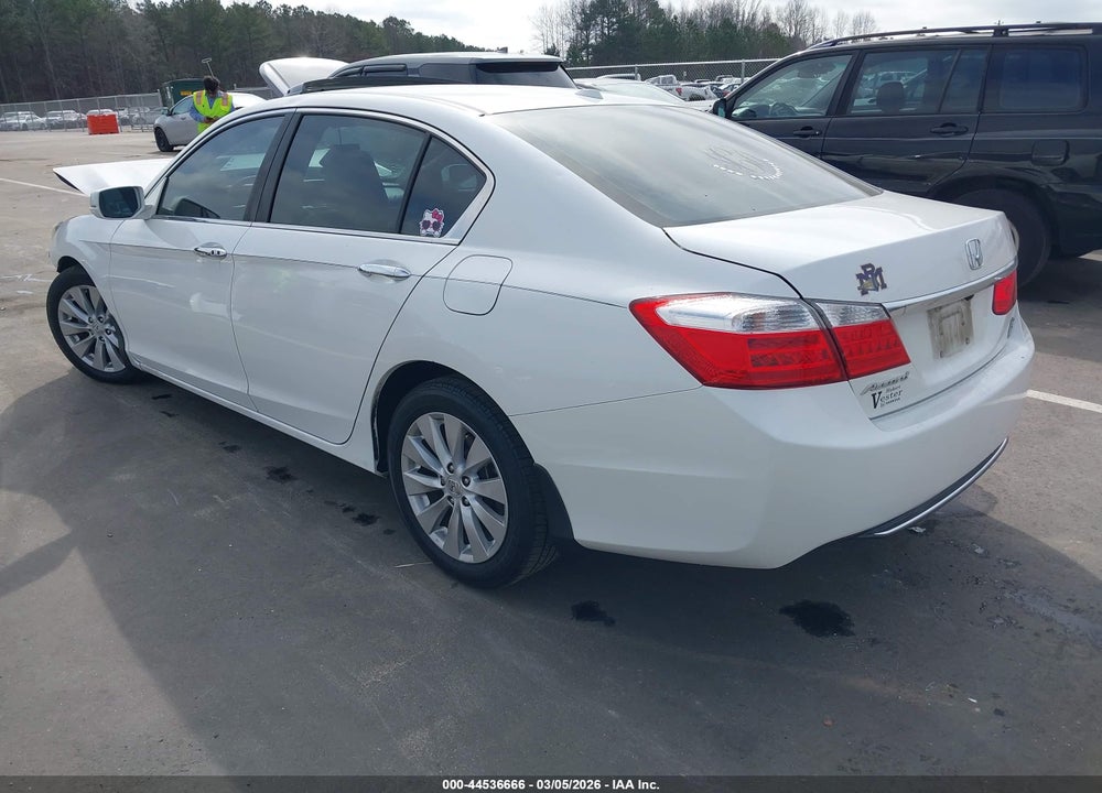 2015 HONDA ACCORD EX-L VIN: 1HGCR2F82FA151597