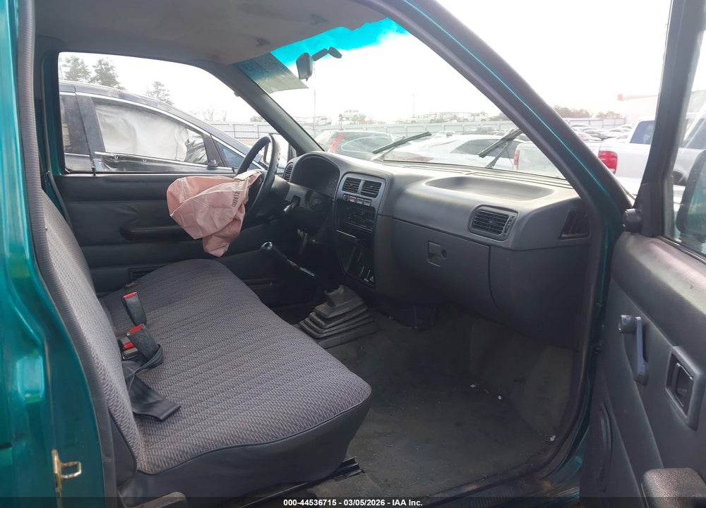 1996 NISSAN TRUCK XE VIN: 1N6SD11S1TC323721