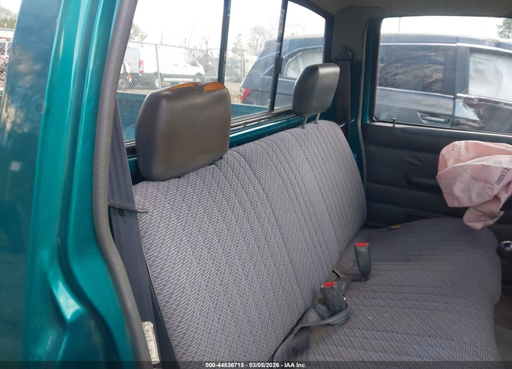 1996 NISSAN TRUCK XE VIN: 1N6SD11S1TC323721