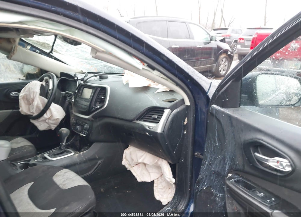 2014 JEEP CHEROKEE LATITUDE VIN: 1C4PJLCB1EW205552