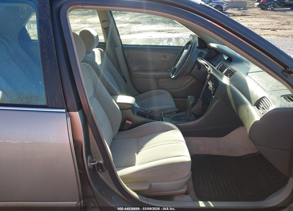 2000 TOYOTA CAMRY LE VIN: JT2BG22K8Y0409608