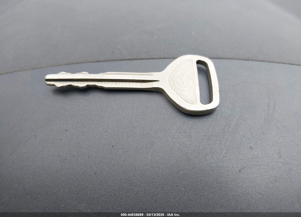 2000 TOYOTA CAMRY LE VIN: JT2BG22K8Y0409608