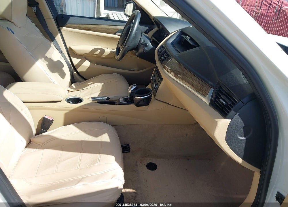 2015 BMW X1 SDRIVE28I VIN: WBAVM1C51FV317219