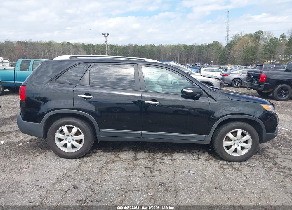 2011 KIA SORENTO LX VIN: 5XYKT3A17BG018047