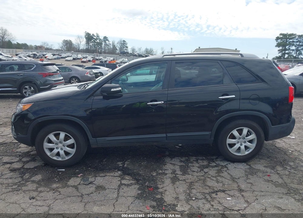 2011 KIA SORENTO LX VIN: 5XYKT3A17BG018047