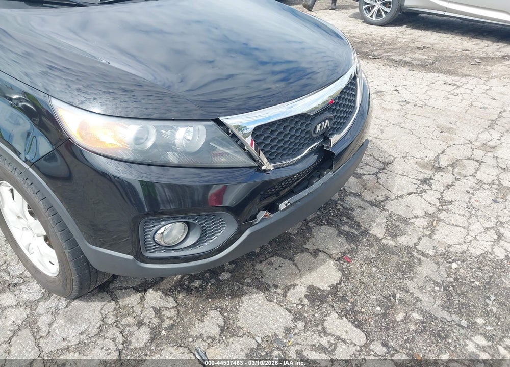 2011 KIA SORENTO LX VIN: 5XYKT3A17BG018047