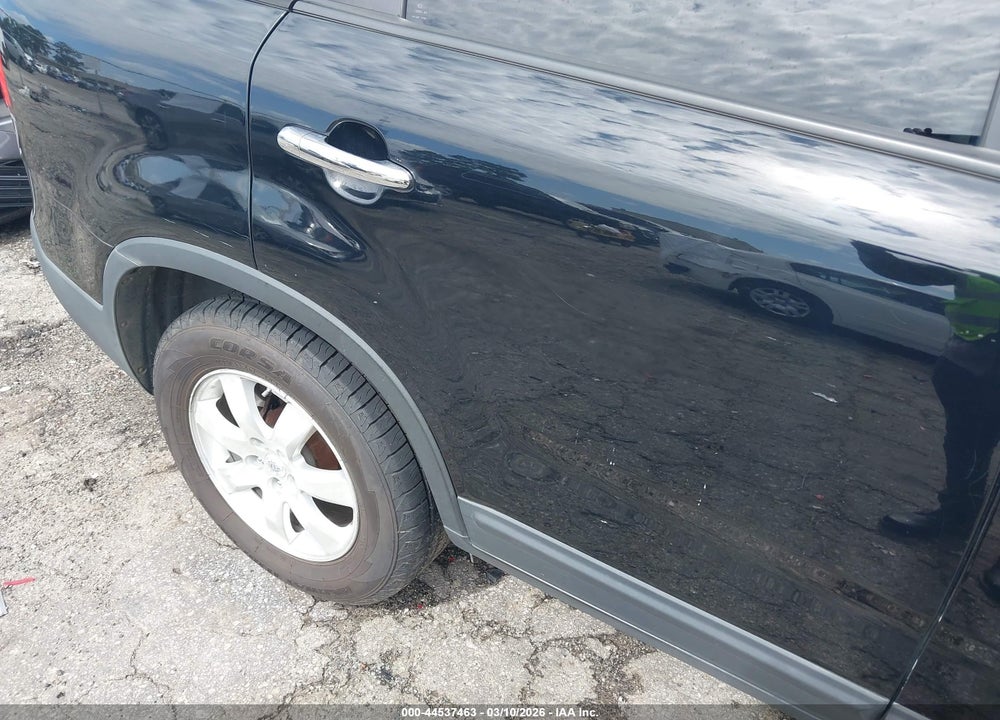 2011 KIA SORENTO LX VIN: 5XYKT3A17BG018047