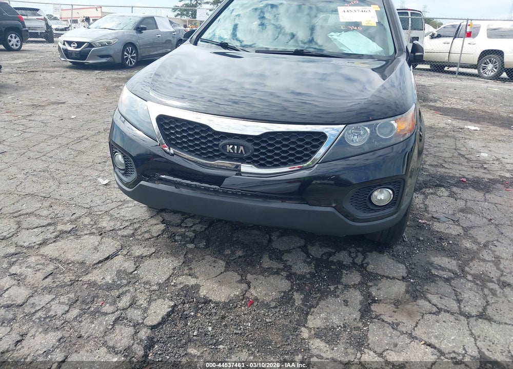 2011 KIA SORENTO LX VIN: 5XYKT3A17BG018047