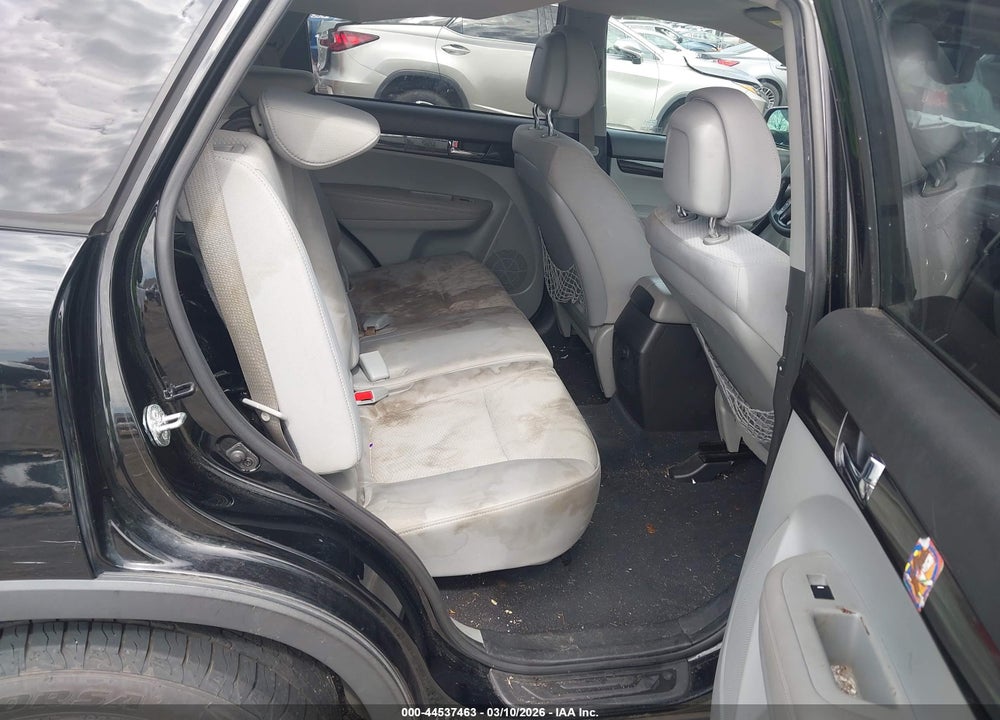 2011 KIA SORENTO LX VIN: 5XYKT3A17BG018047