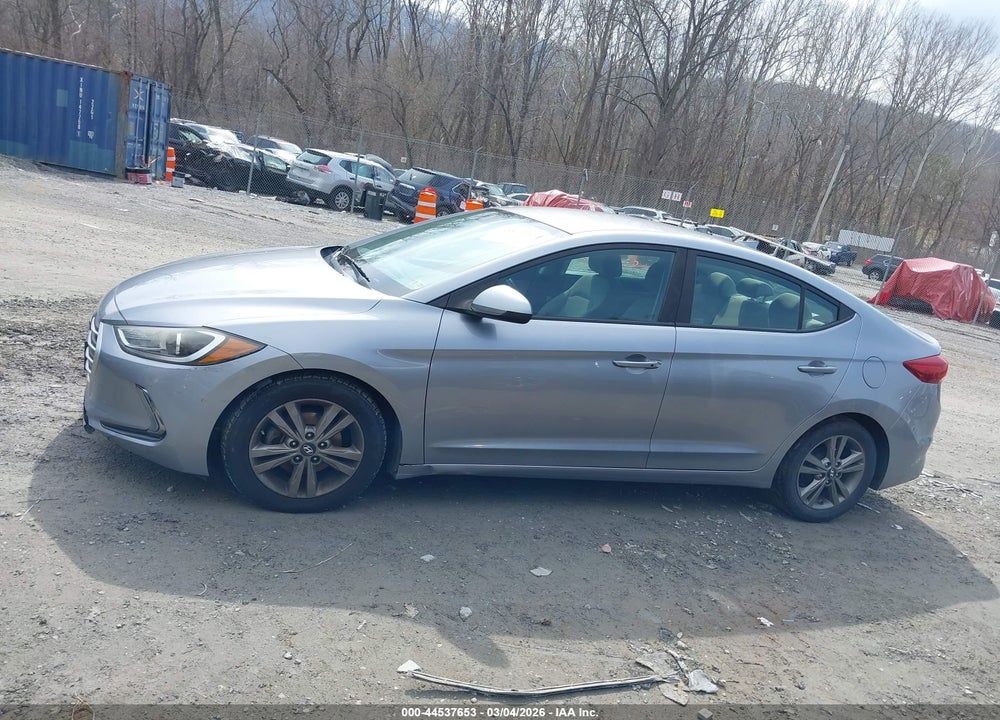 2017 HYUNDAI ELANTRA SE VIN: 5NPD84LF8HH020674
