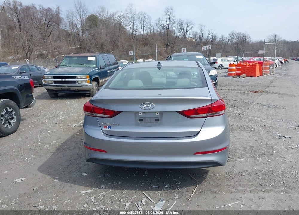 2017 HYUNDAI ELANTRA SE VIN: 5NPD84LF8HH020674