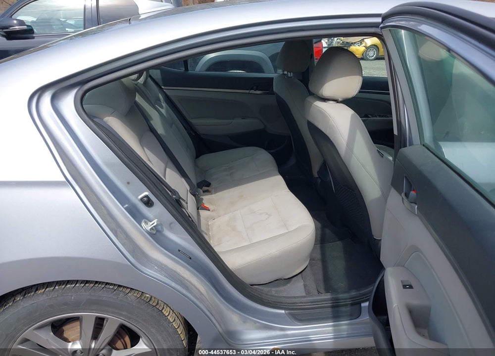 2017 HYUNDAI ELANTRA SE VIN: 5NPD84LF8HH020674