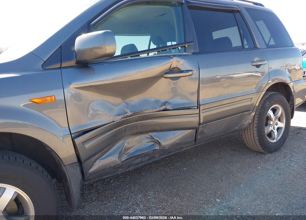 2007 HONDA PILOT EX VIN: 5FNYF184X7B010318