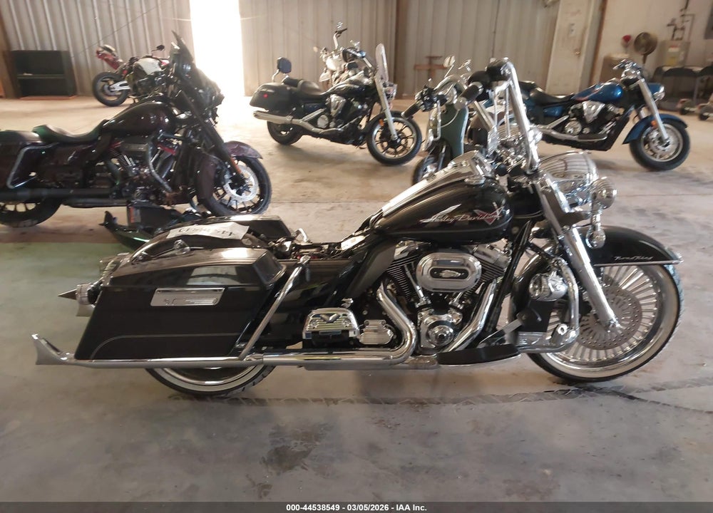 2012 HARLEY-DAVIDSON FLHR ROAD KING VIN: 1HD1FBM18CB645228