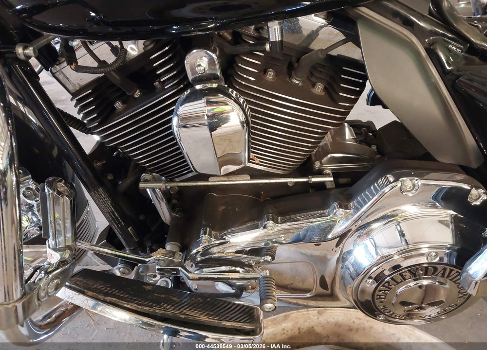 2012 HARLEY-DAVIDSON FLHR ROAD KING VIN: 1HD1FBM18CB645228