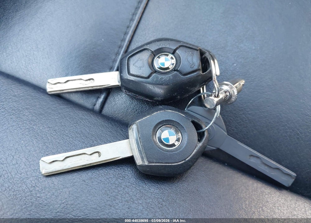 2003 BMW 330XI VIN: WBAEW53413PN30924