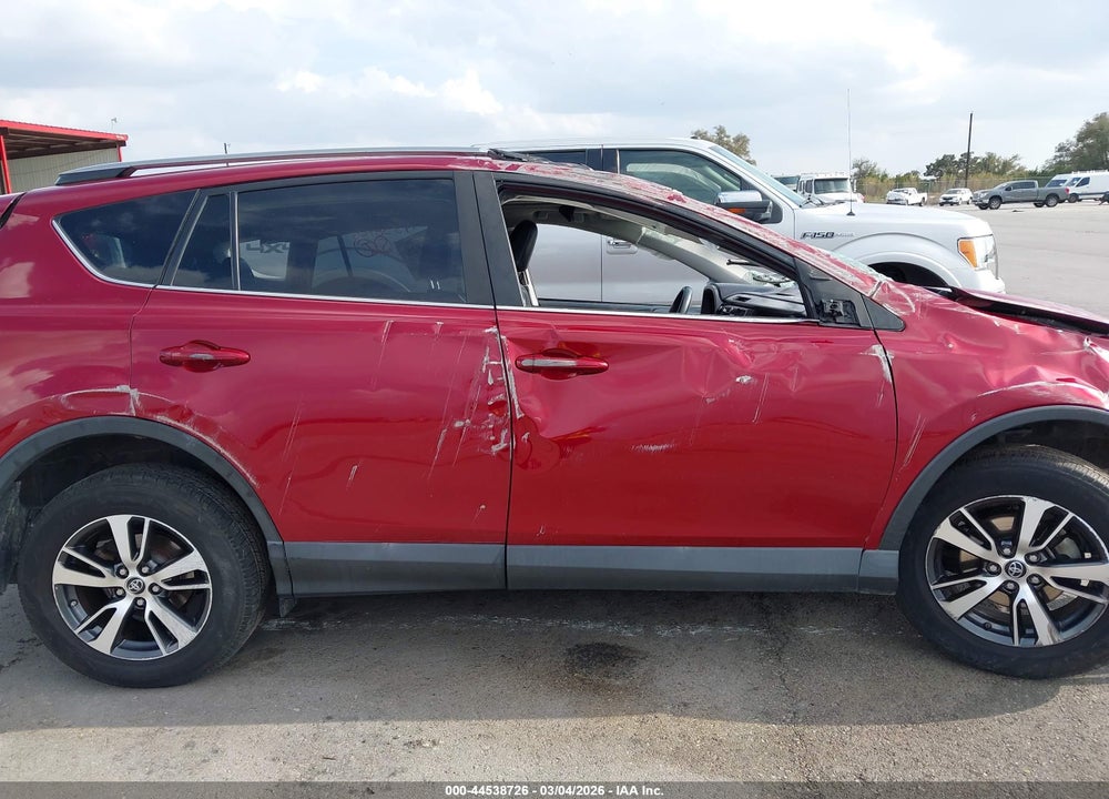 2018 TOYOTA RAV4 XLE VIN: 2T3WFREV4JW454556