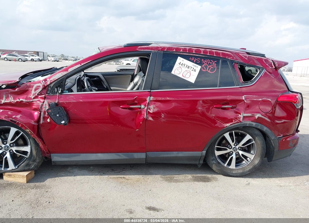 2018 TOYOTA RAV4 XLE VIN: 2T3WFREV4JW454556