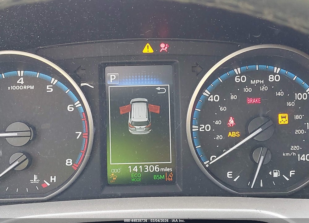 2018 TOYOTA RAV4 XLE VIN: 2T3WFREV4JW454556