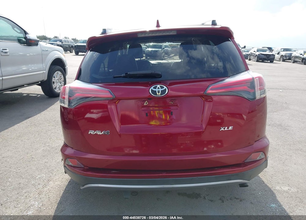 2018 TOYOTA RAV4 XLE VIN: 2T3WFREV4JW454556