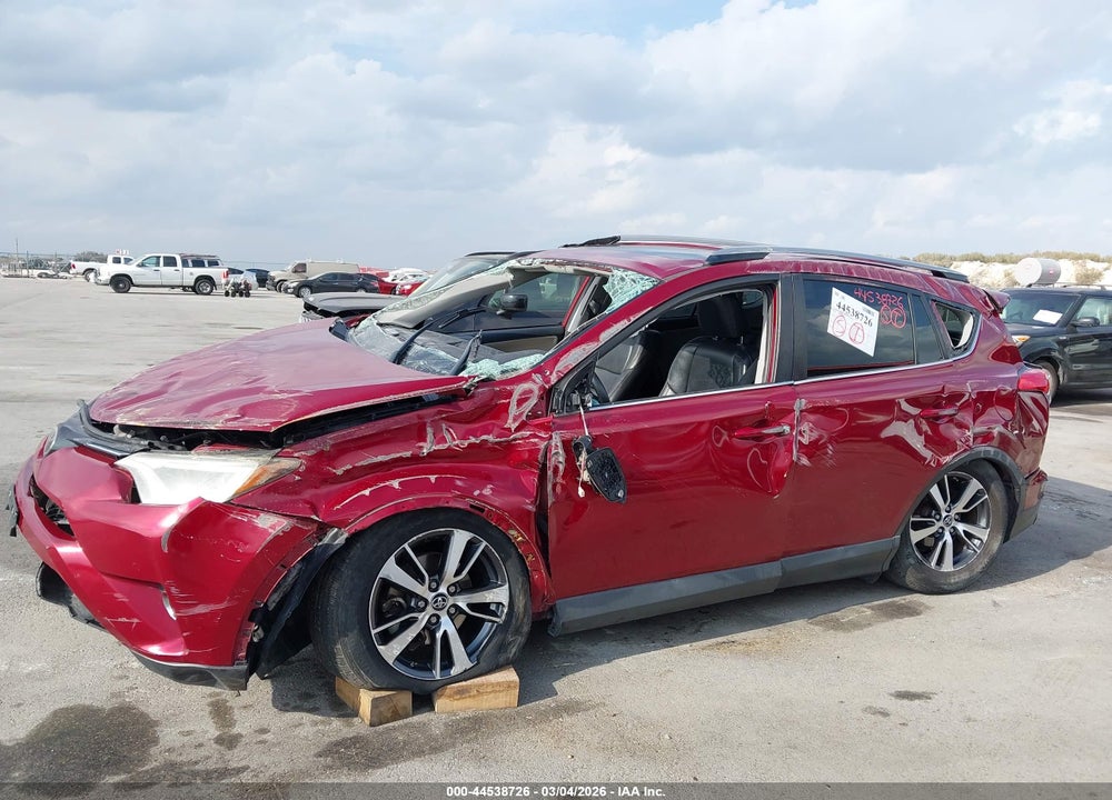 2018 TOYOTA RAV4 XLE VIN: 2T3WFREV4JW454556