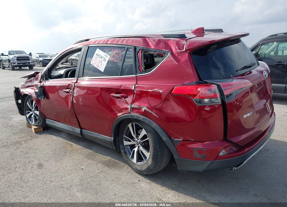 2018 TOYOTA RAV4 XLE VIN: 2T3WFREV4JW454556