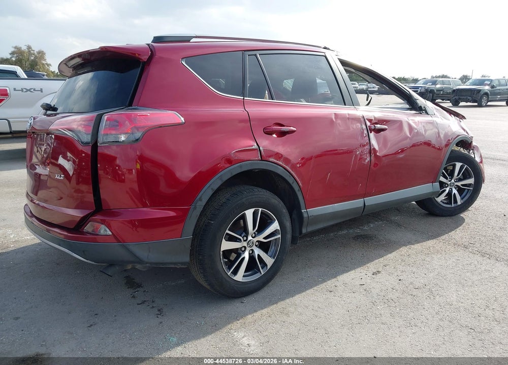 2018 TOYOTA RAV4 XLE VIN: 2T3WFREV4JW454556