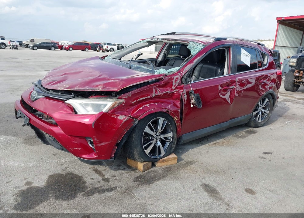 2018 TOYOTA RAV4 XLE VIN: 2T3WFREV4JW454556