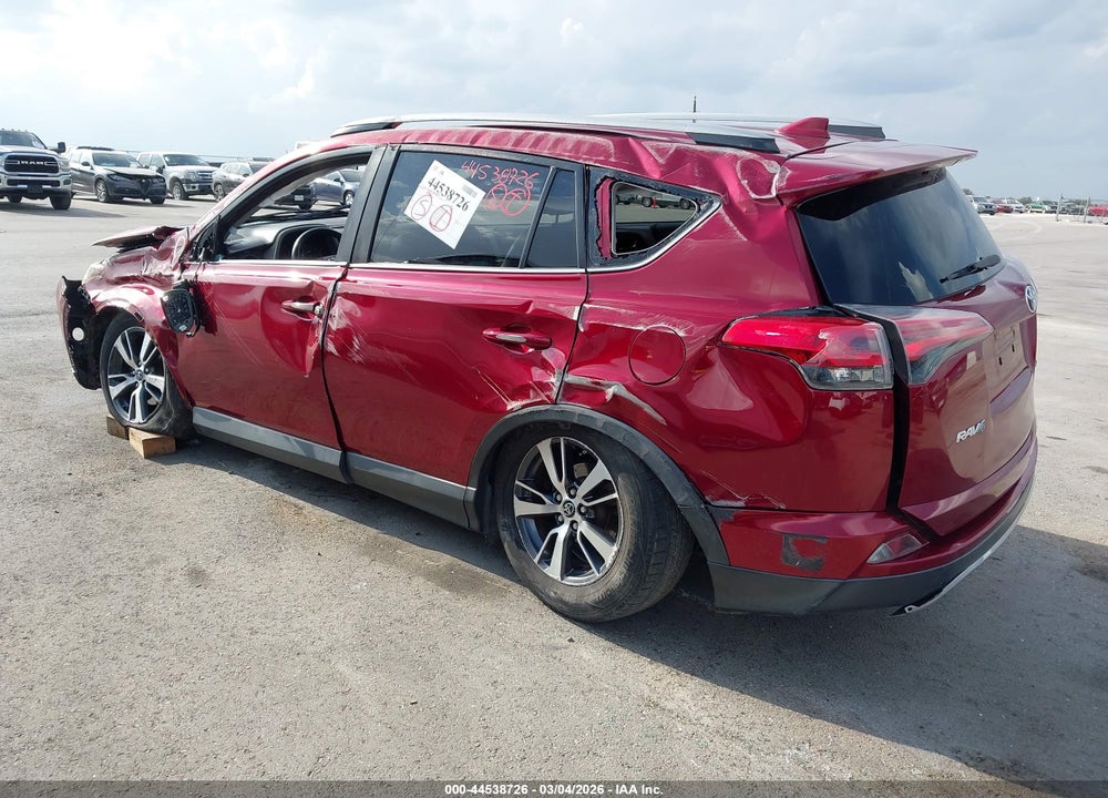 2018 TOYOTA RAV4 XLE VIN: 2T3WFREV4JW454556