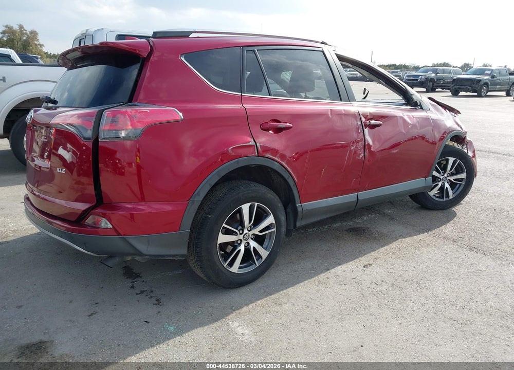 2018 TOYOTA RAV4 XLE VIN: 2T3WFREV4JW454556