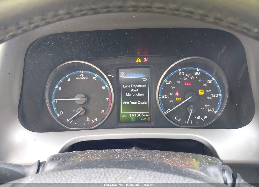 2018 TOYOTA RAV4 XLE VIN: 2T3WFREV4JW454556