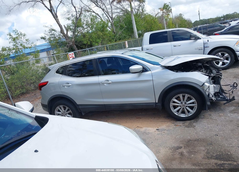 2017 NISSAN ROGUE SPORT S VIN: JN1BJ1CP7HW011948