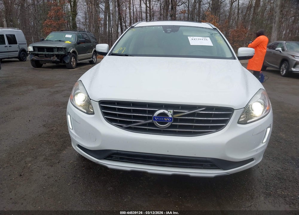 2017 VOLVO XC60 T5 INSCRIPTION VIN: YV440MRU7H2024372