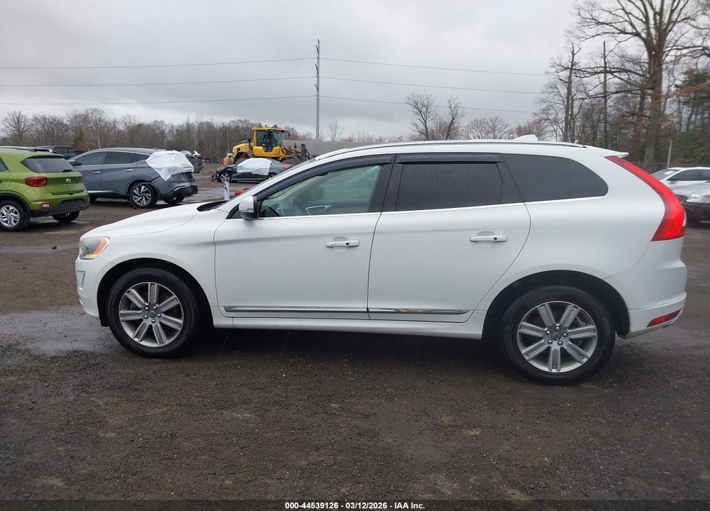 2017 VOLVO XC60 T5 INSCRIPTION VIN: YV440MRU7H2024372
