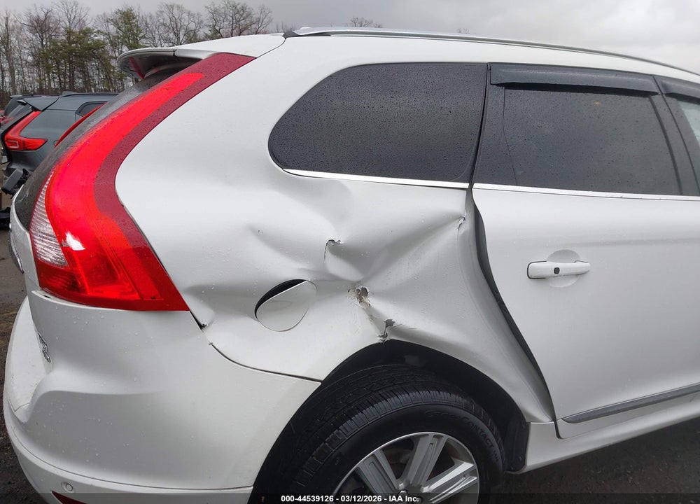2017 VOLVO XC60 T5 INSCRIPTION VIN: YV440MRU7H2024372
