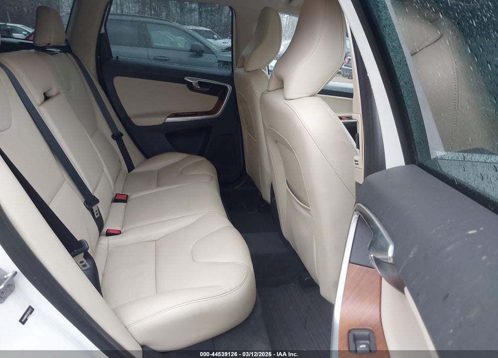 2017 VOLVO XC60 T5 INSCRIPTION VIN: YV440MRU7H2024372